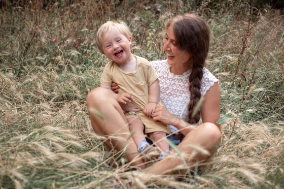 Mama und Kind, Familie, Familienfotos, Natur, Park in Neuss, Grevenbroich, Fotografin